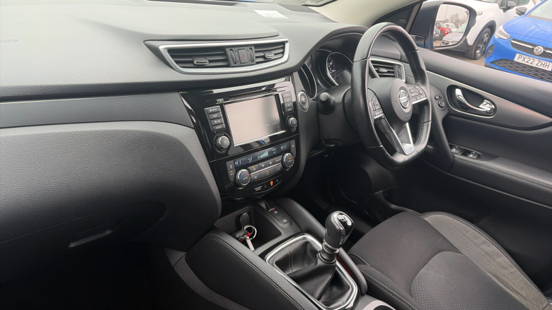 Nissan Qashqai 1.3 DiG-T N-Connecta 5dr Petrol Hatchback